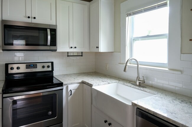 Building Photo - 3Bedroom/1Bath Home Coming Available Soon!