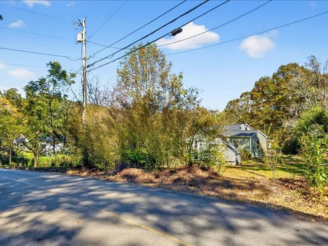 Building Photo - Wonderful Black Mountain Location-Long Term Rental