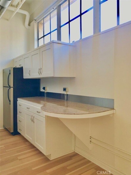 Building Photo - 312 W 5th St