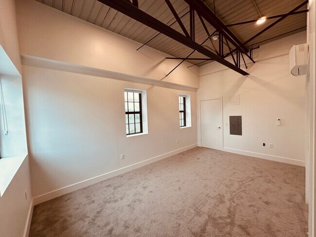 Building Photo - Fox Apartments, New One Bedroom Units, Dow...