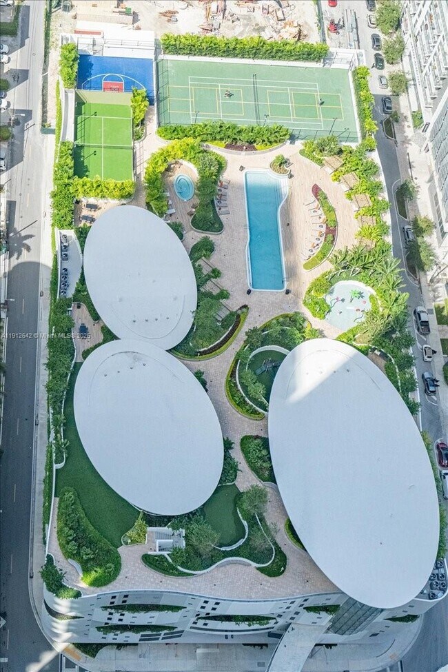 Building Photo - 700 NE 24th St