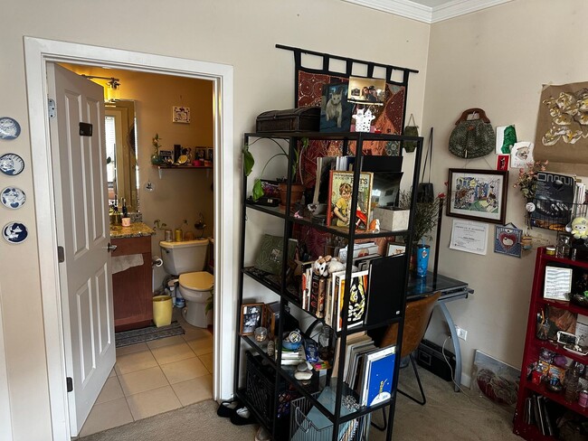 Building Photo - Spacious 3 Bed, 2 Bath Steps to Taylor Street