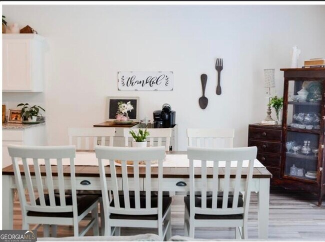 Building Photo - 7584 Saffron Ave