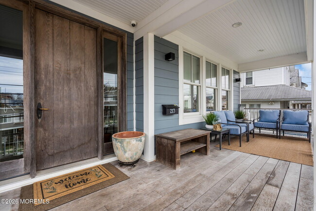 Building Photo - 213 9th Ave