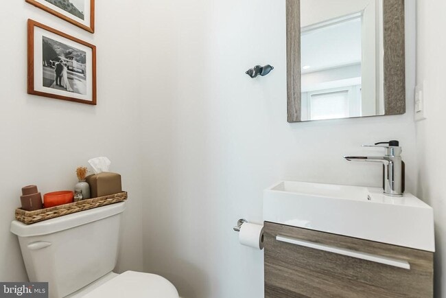 Building Photo - 2058 Poplar St