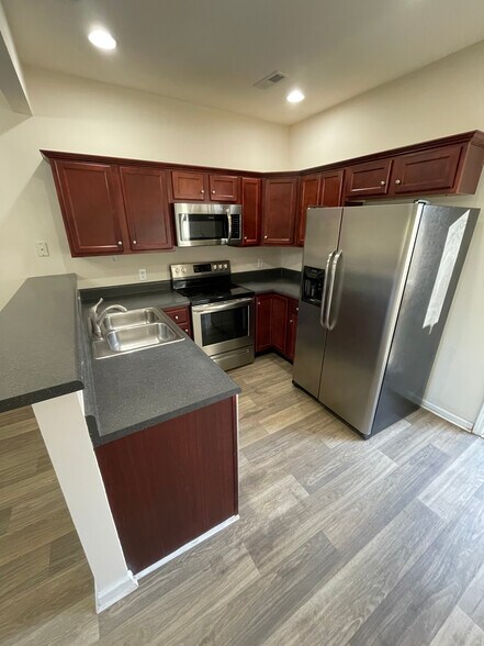 Building Photo - 4007 Clinton Ln