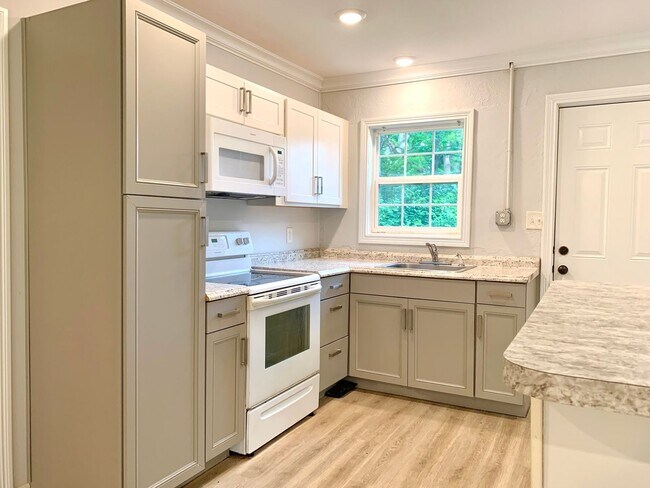 Building Photo - 1624 Golf Club Ln