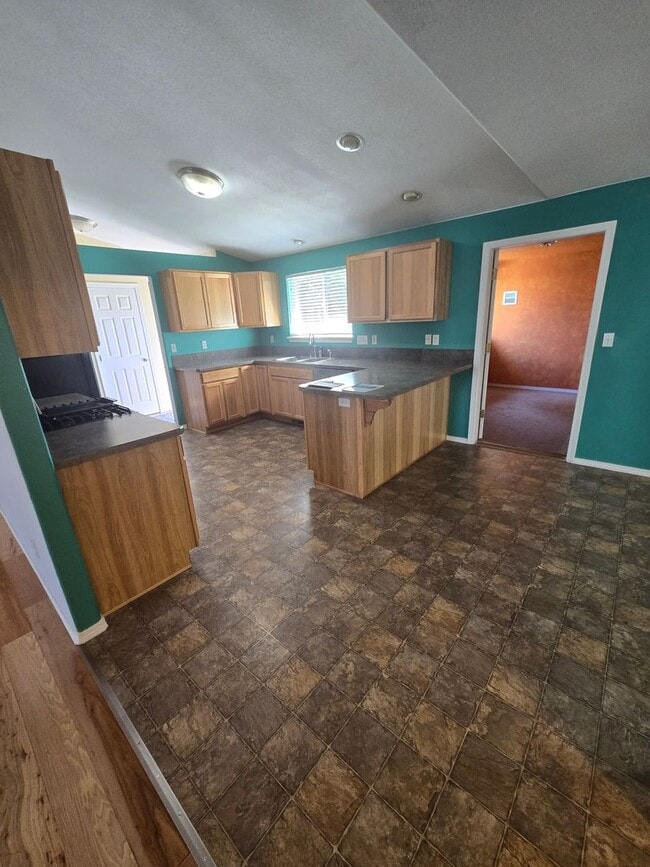 Building Photo - Cozy home Madras Oregon