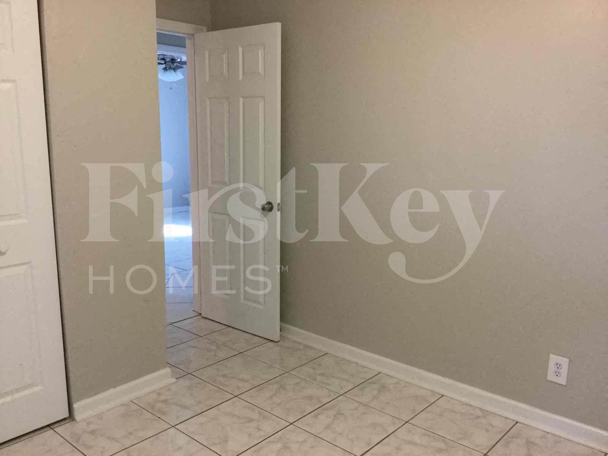 Building Photo - 3549 SW 16th St