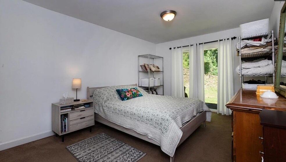 Building Photo - 907 Rhue Haus Ln