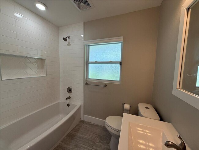 Building Photo - 3665 Belle Vista Dr E