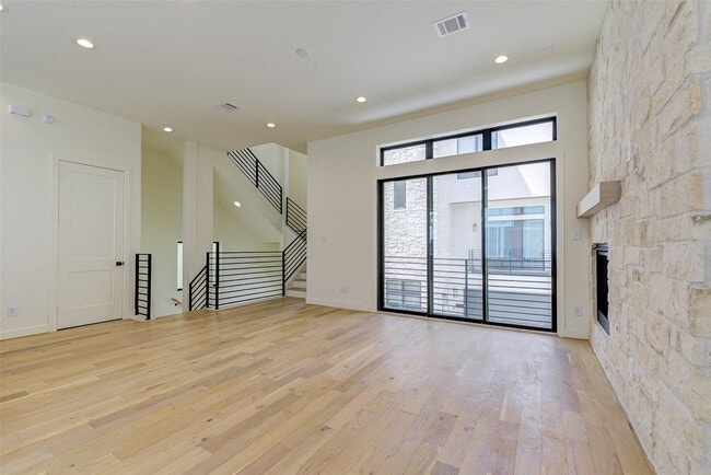 Building Photo - 1803 Dunlavy St