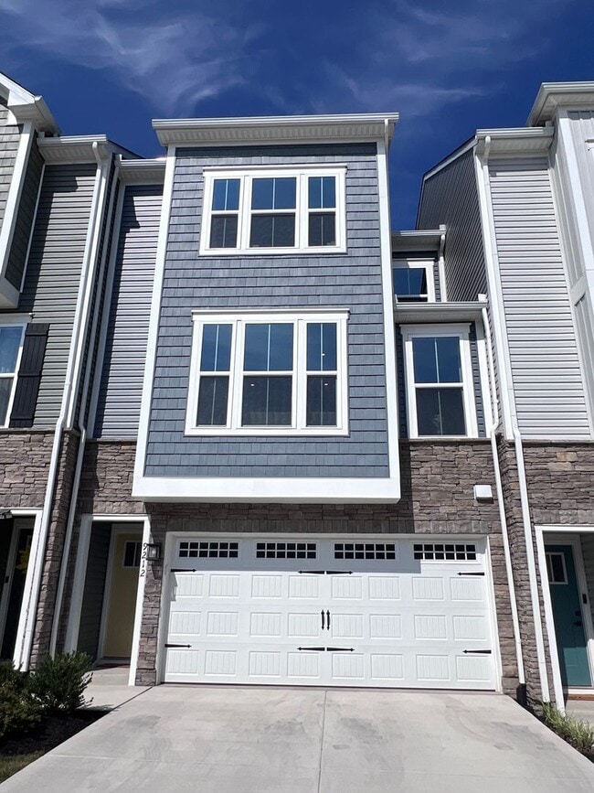 Building Photo - MINUTES TO VRE AND ALL THE CONVENIENCES OF...