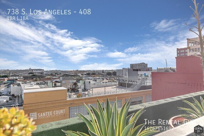 Building Photo - 738 S Los Angeles St