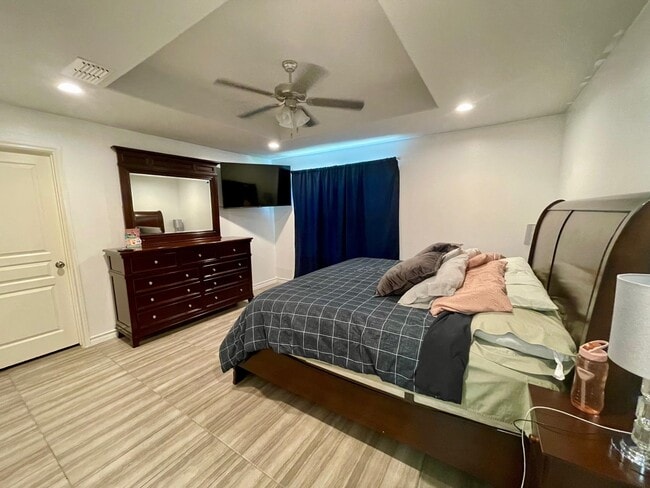 Building Photo - 1918 Aransas Pass Dr