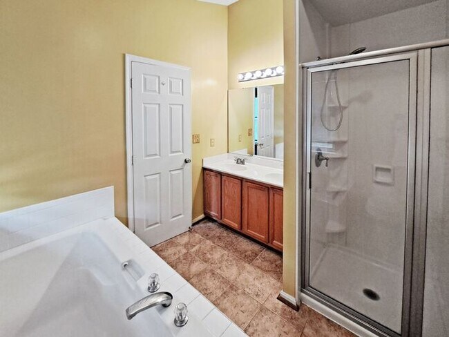 Building Photo - Charming 3-Level Brick Townhome in Waldorf...