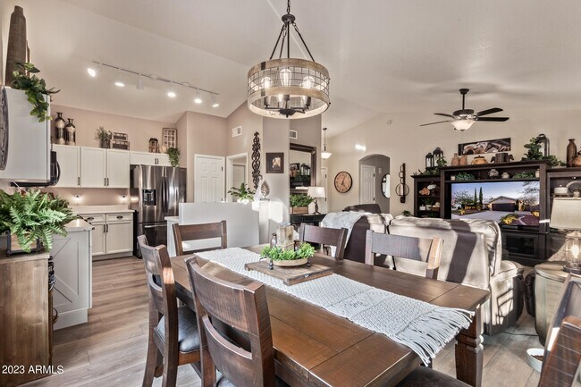 Building Photo - 10853 W Manzanita Dr