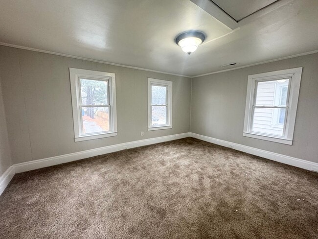 Building Photo - 711 Parsonage St