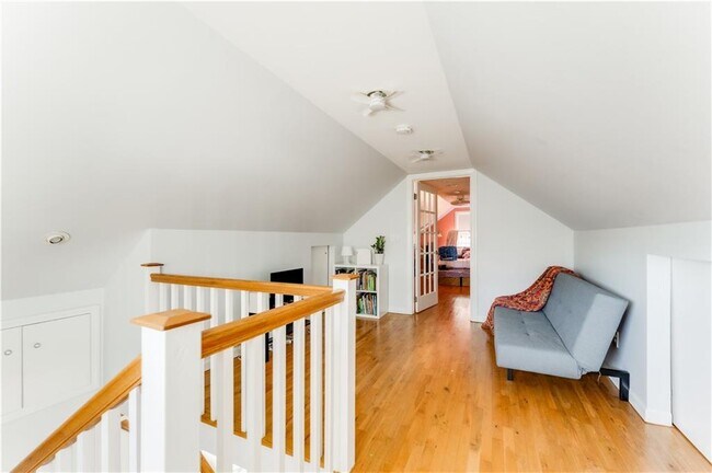 Building Photo - 606 Glenwood Pl SE
