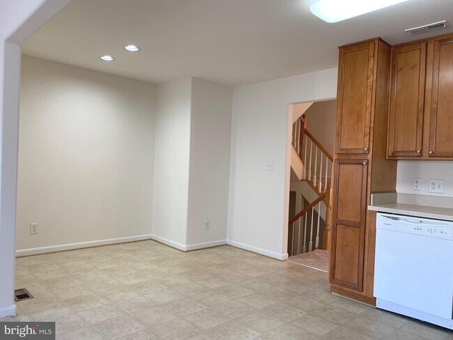 Building Photo - 23039 Sir Barton Ct
