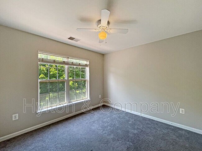 Building Photo - 15716 Palermo Terrace