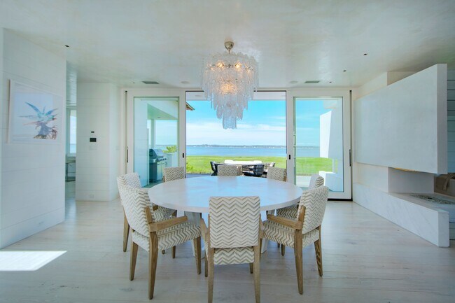 Building Photo - 1377 Meadow Ln