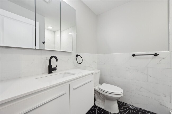 Building Photo - 5412 Delancey St