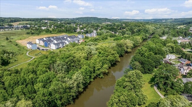 Building Photo - Beautifully UPDATE Townhome FOR LEASE