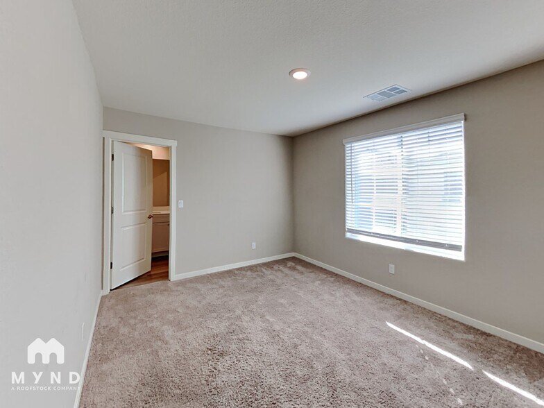 Building Photo - 4086 Southampton St
