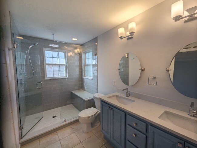 Building Photo - 2 BD Townhouse in Downtown Charleston- 1st...