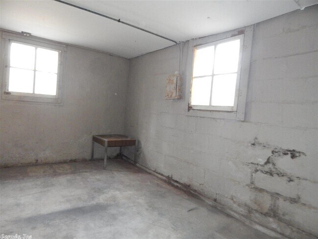 Building Photo - 8504 Westwood Ave