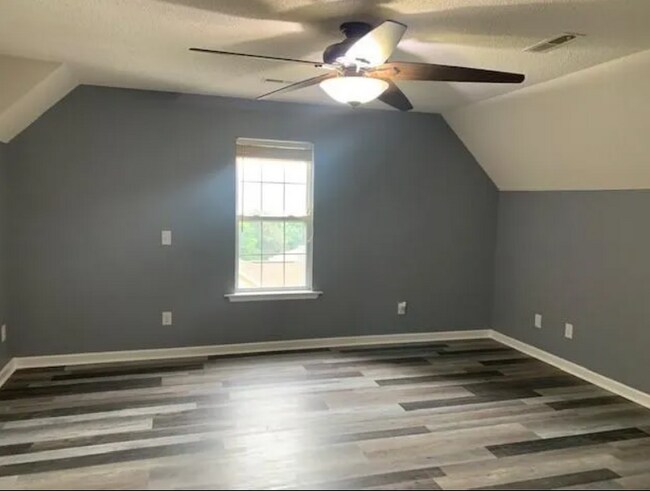 Building Photo - 5028 Dellwood Dr