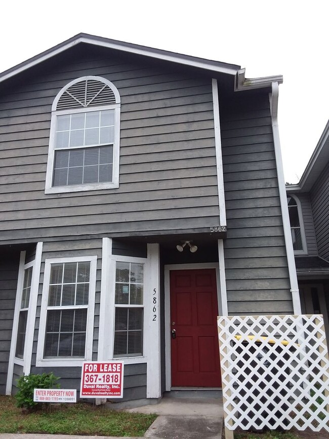 Primary Photo - Large 2/2.5 towhome near NAS Jax