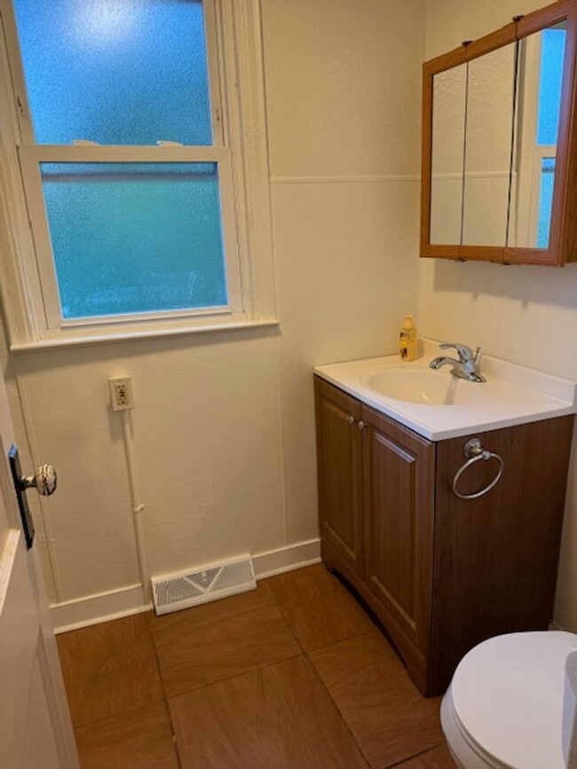 Building Photo - Quaint one bedroom home for rent at just $...