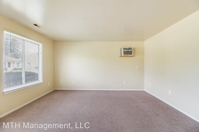 Building Photo - 2 br, 1 bath Apartment - 425 Meadowview St