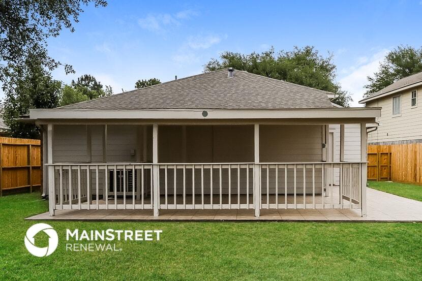 Building Photo - 16811 Creek Trail