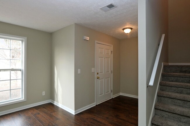 Building Photo - 102 Providence Dr