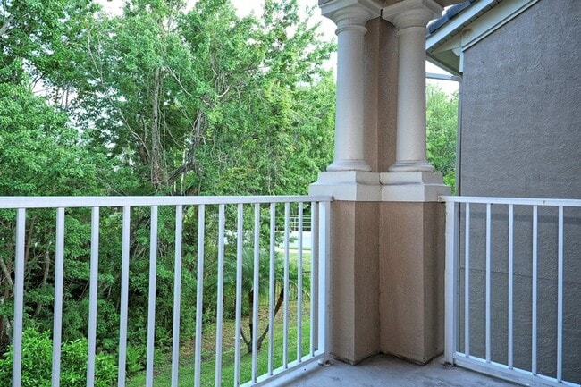 Building Photo - Capri at Hunters Creek