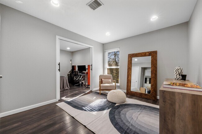 Building Photo - 768 Worthshire St