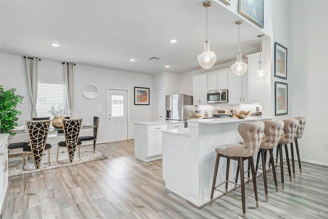 Building Photo - 15231 White Moss Dr