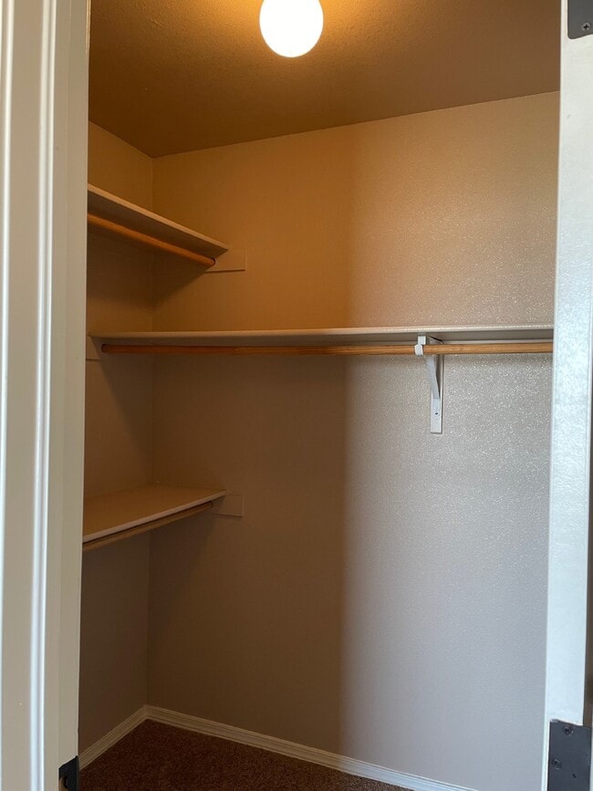 Building Photo - 12960 Cozy Cove Ave