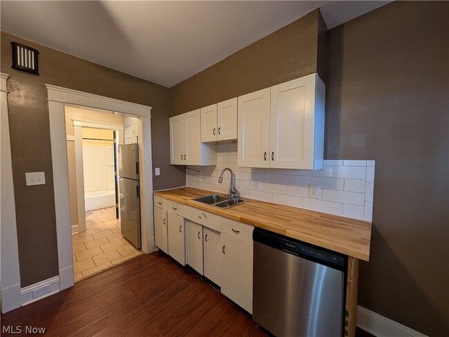 Building Photo - 1560 Coutant Ave