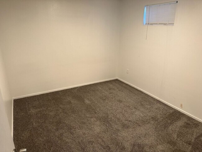 Building Photo - South Ogden town home