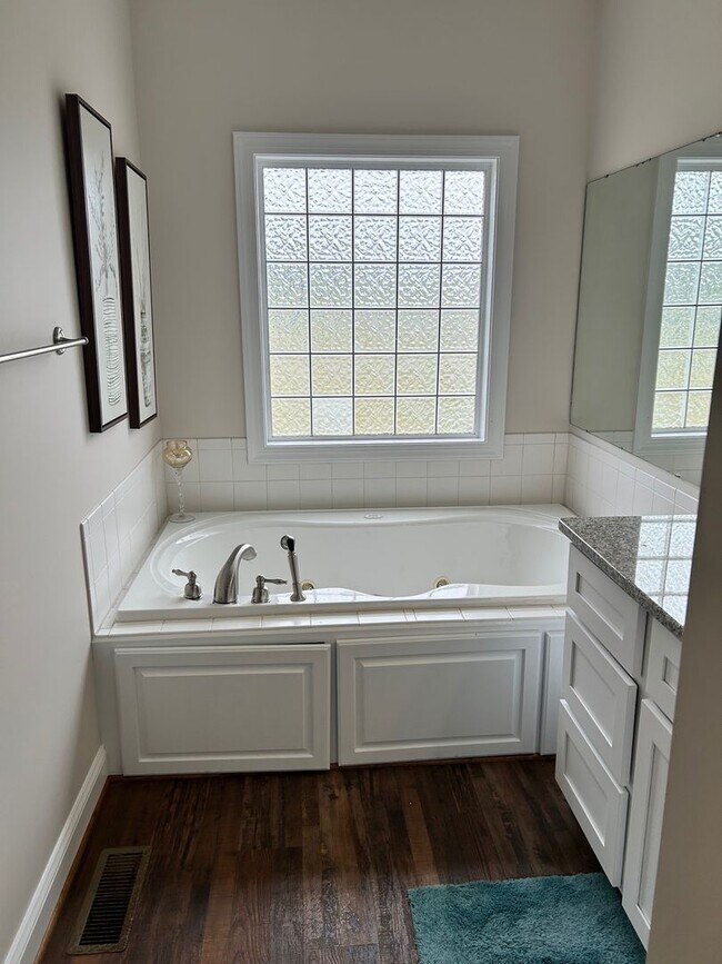 Building Photo - 1725 N Chicken Rd