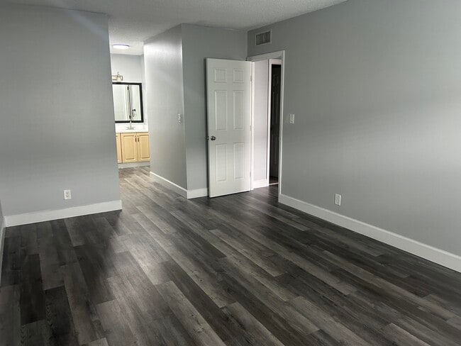 Building Photo - 3232 NW 84th Ave