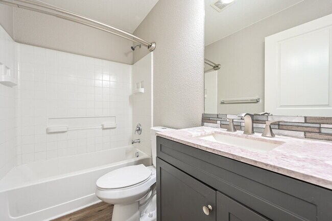 Building Photo - 2519 Coach House Loop