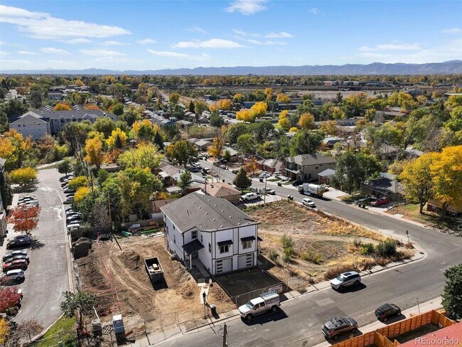 Building Photo - Brand New 4BD, 4BA Half-Duplex in Villa Park