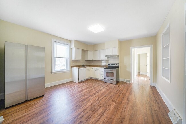 Building Photo - 661 Downingtown Pike