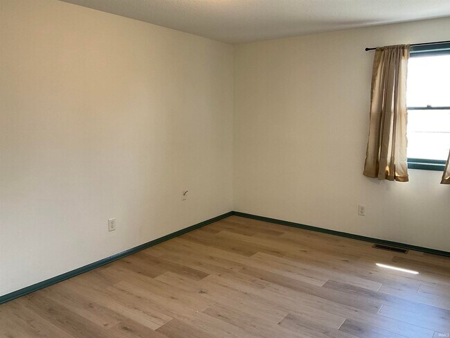 Building Photo - 5425 Hewitt Ln