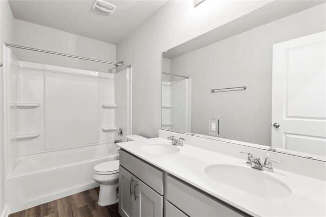 Building Photo - 2310 Calvert Dr